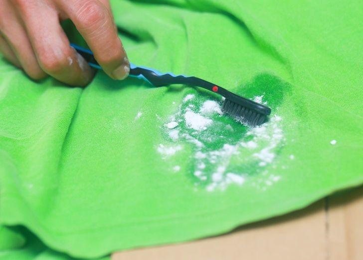Как отстирать зеленку с одежды в домашних условиях