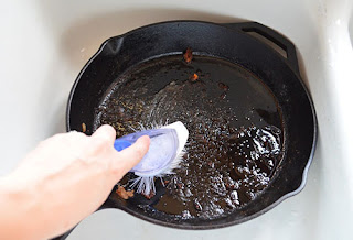 Как очистить керамическую сковороду от нагара